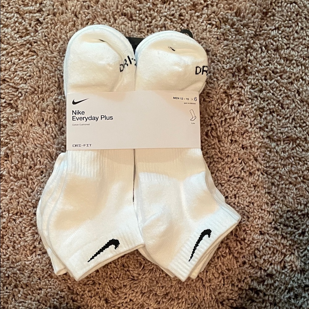 NWT 6 Pack Nike Everyday Plus White Socks size 12- 15